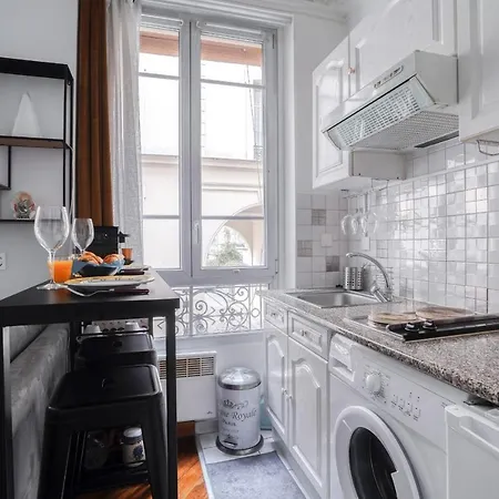 Renove Cosy Metro 2pers Wifi Apartment